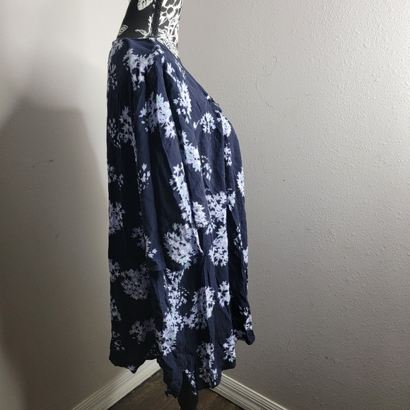 Lane Bryant floral design blouse - Picture 3 of 7